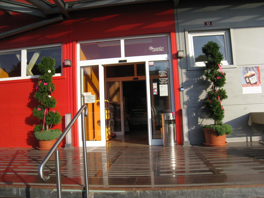 Hotel Galaksija Trebnje Extérieur photo