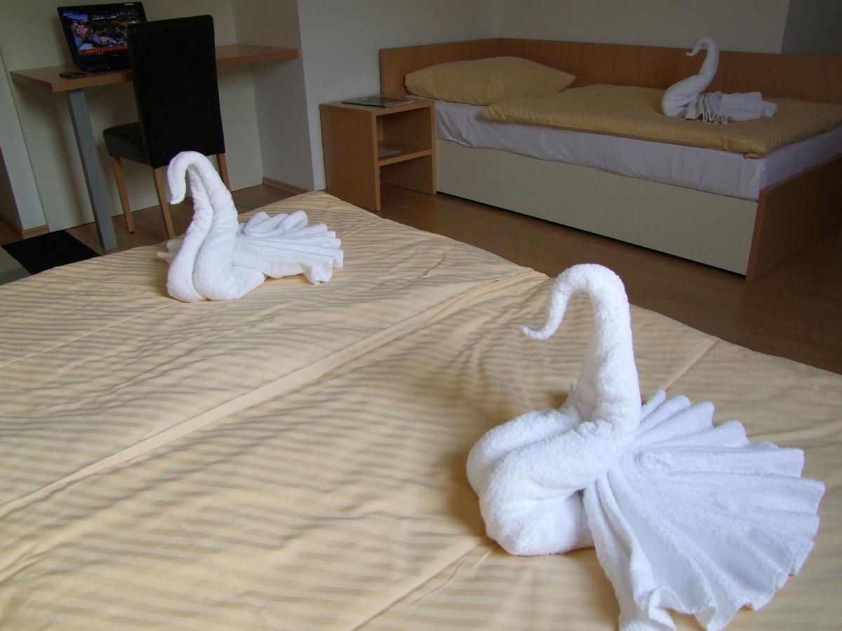 Hotel Galaksija Trebnje Extérieur photo