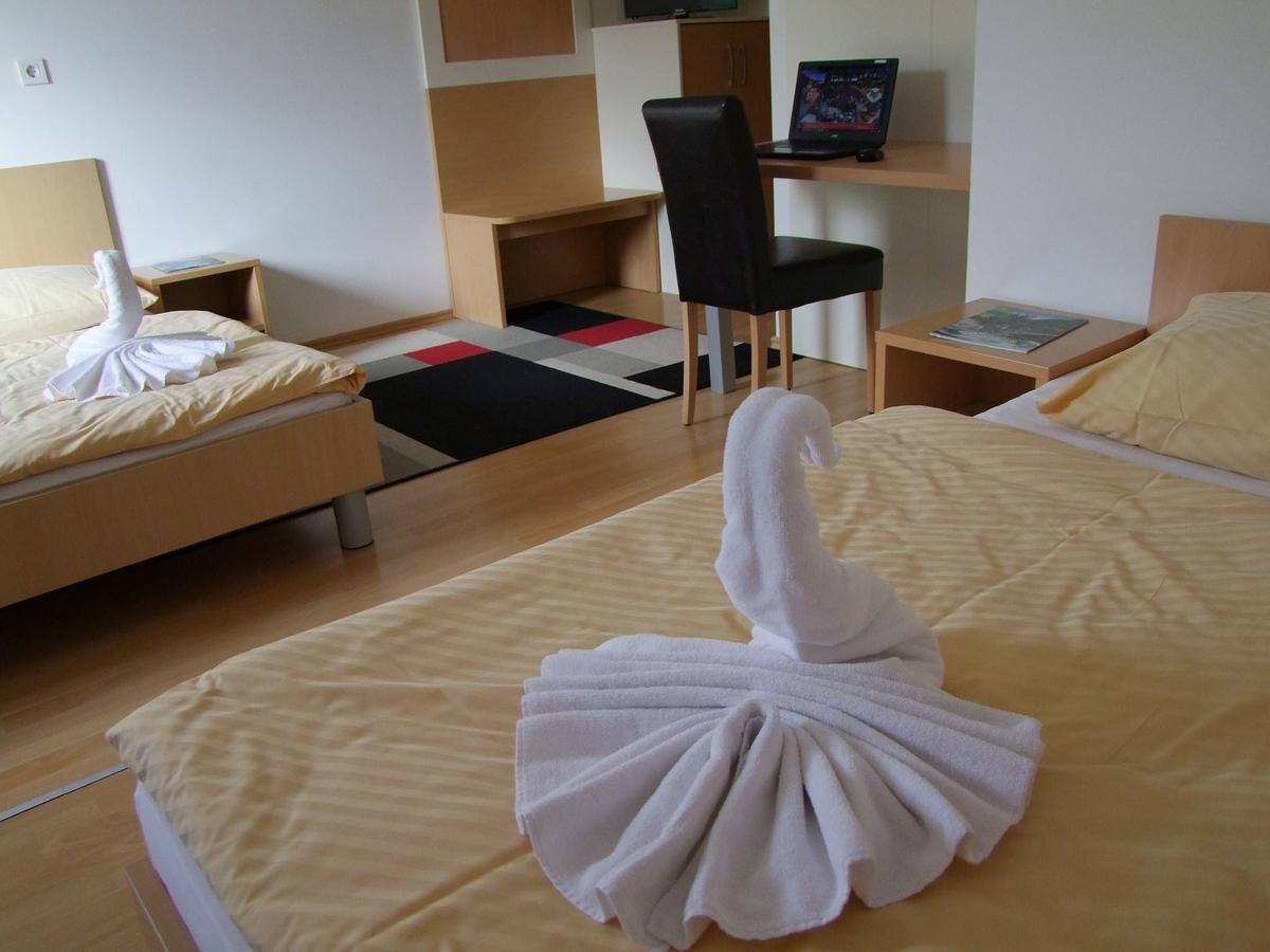 Hotel Galaksija Trebnje Extérieur photo