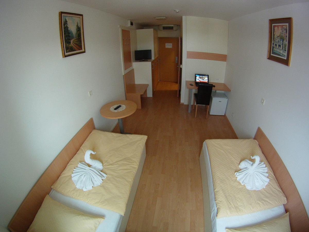 Hotel Galaksija Trebnje Extérieur photo