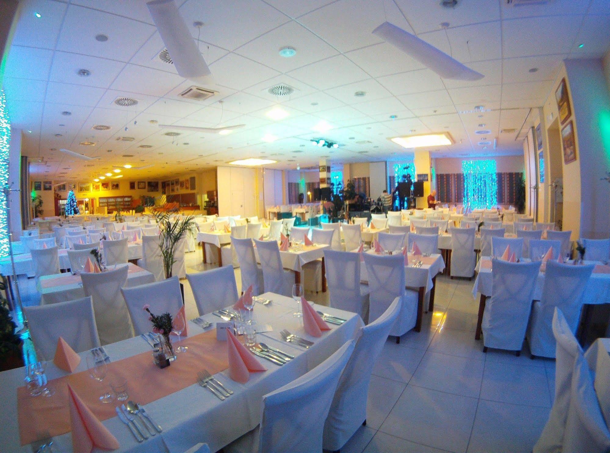 Hotel Galaksija Trebnje Extérieur photo