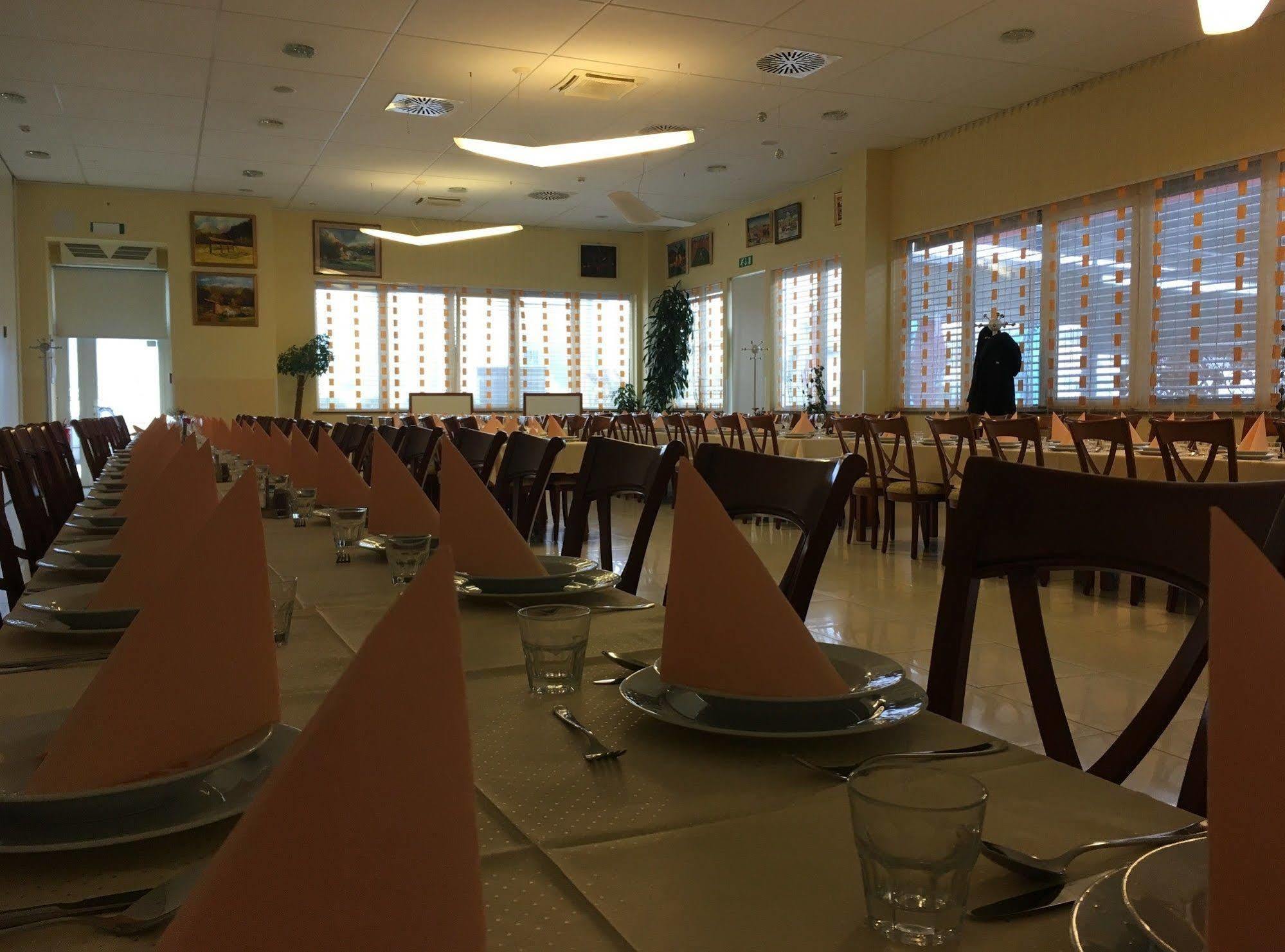 Hotel Galaksija Trebnje Extérieur photo