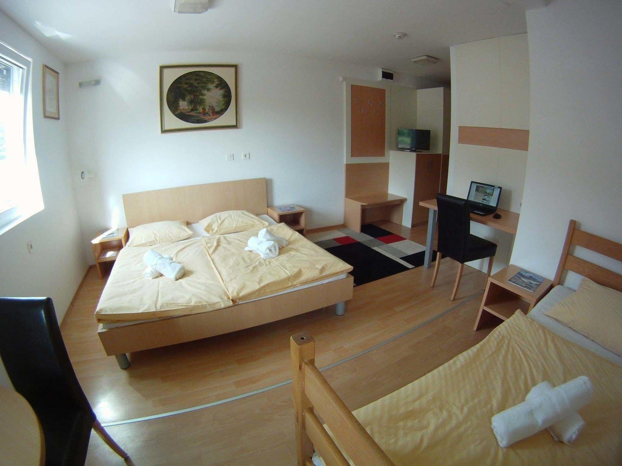 Hotel Galaksija Trebnje Extérieur photo